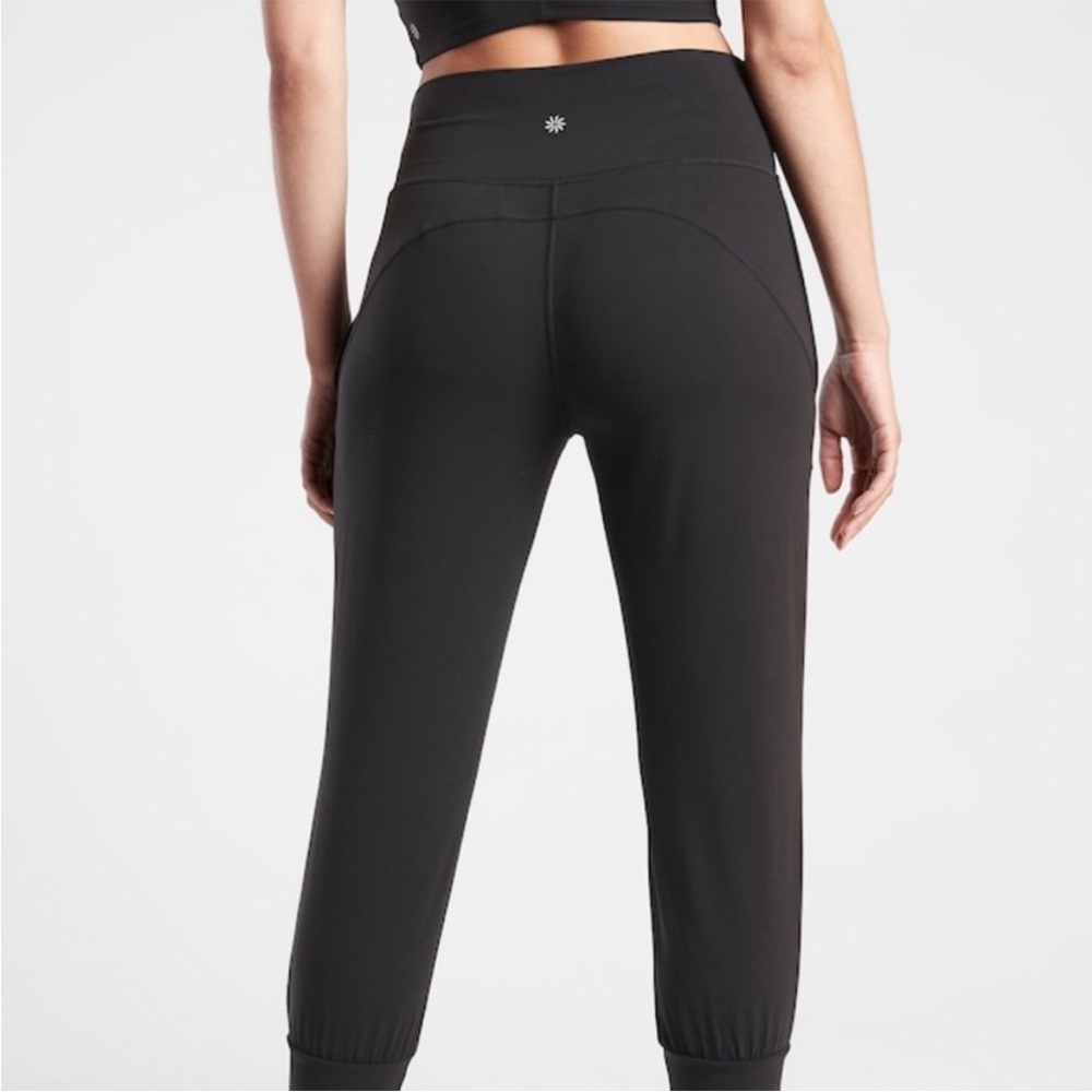 Athleta Salutation Crop Jogger in Black - Size XS - Picture 4 of 12
